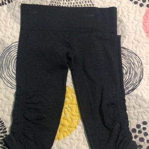 Navy Lulu crop leggings